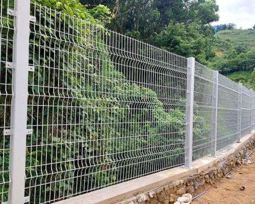 Các loại hàng rào thép thường dùng cho nhà xưởng