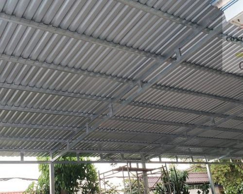 VÌ SAO NHIỀU NGƯỜI LỰA CHỌN LÀM MÁI TÔN HIÊN NHÀ