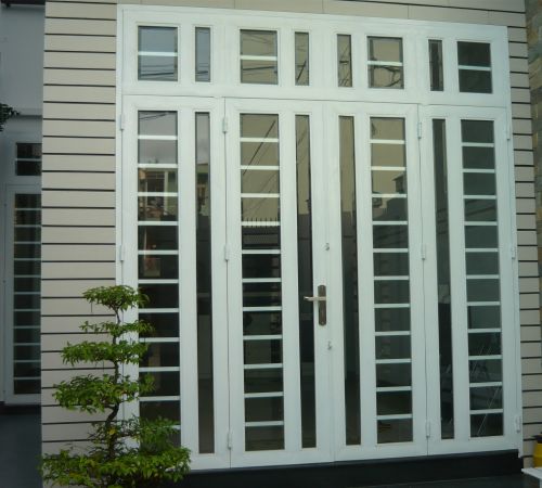 So sánh cửa sắt hộp và cửa sắt CNC
