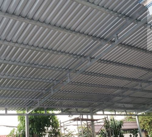 VÌ SAO NHIỀU NGƯỜI LỰA CHỌN LÀM MÁI TÔN HIÊN NHÀ