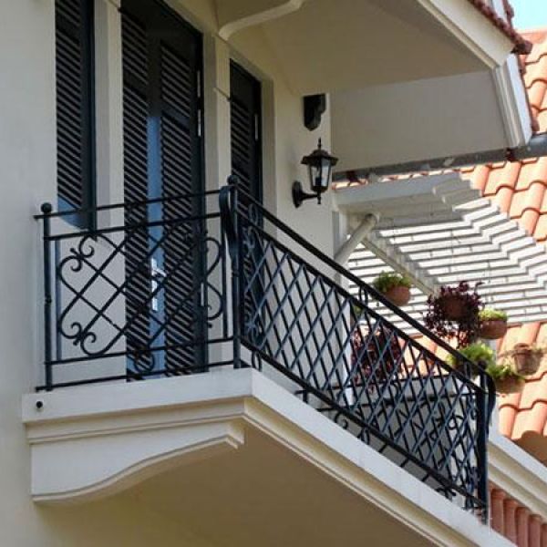 Lắp đặt lan can nhà ở