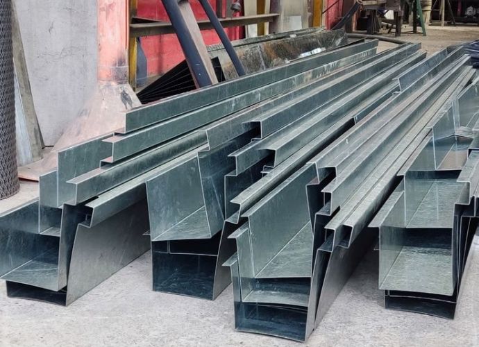 Gia Công Lắp Đặt Máng Xối Inox, Tôn Mạ Kẽm, Tôn Màu Tại TP.HCM