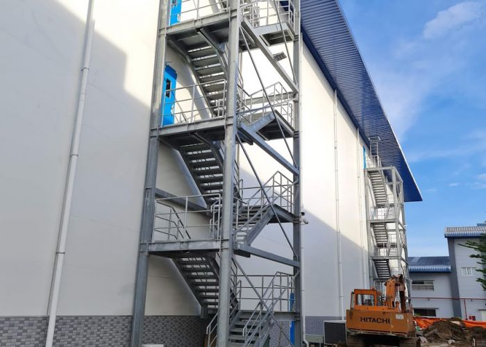 Thi Công Cầu Thang Thoát Hiểm TPHCM Chuẩn PCCC