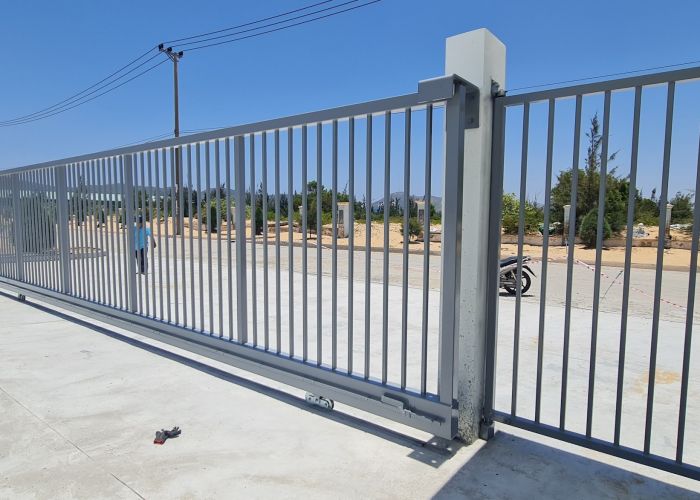 Gia Công Lắp Đặt Cửa Cổng Trượt Ngang Tự Động Giá Tốt
