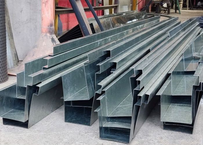 Gia Công Lắp Đặt Máng Xối Inox, Tôn Mạ Kẽm, Tôn Màu Tại TP.HCM
